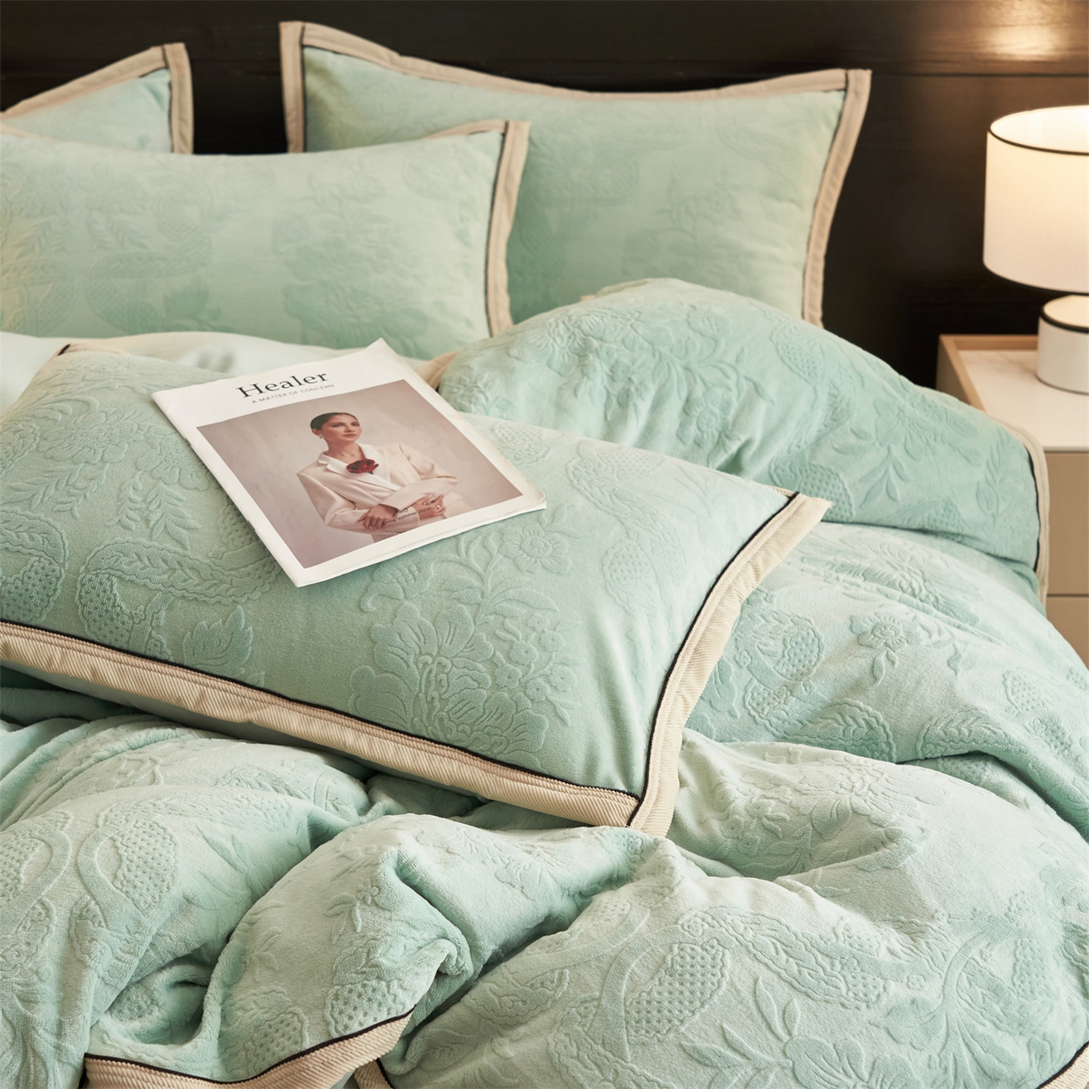 91家纺网 家纺一手货源 找家纺 恒爱家纺 2025新款牛奶绒纯色烂花四件套 雾绕山岚-抹茶绿