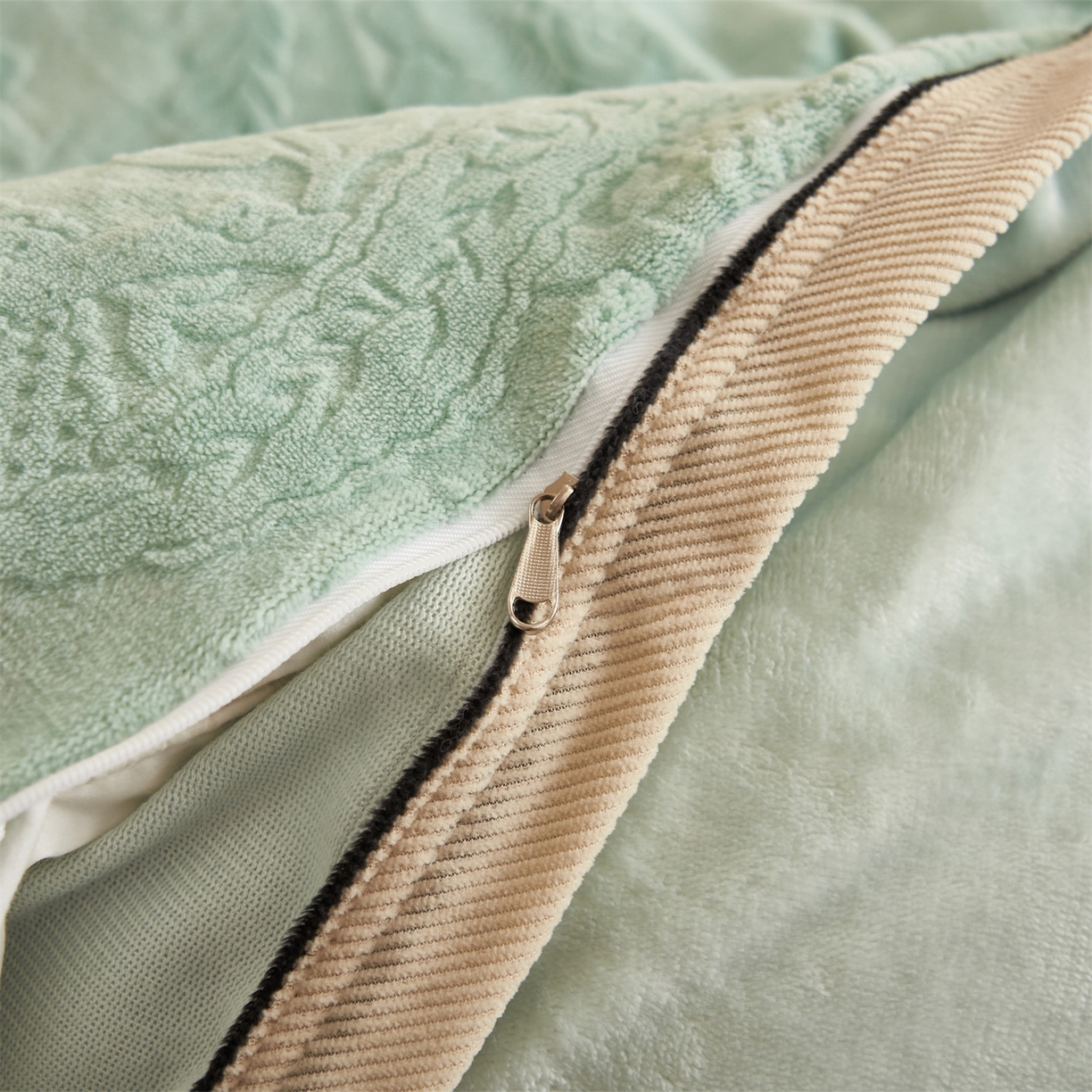 91家纺网 家纺一手货源 找家纺 恒爱家纺 2025新款牛奶绒纯色烂花四件套 雾绕山岚-抹茶绿