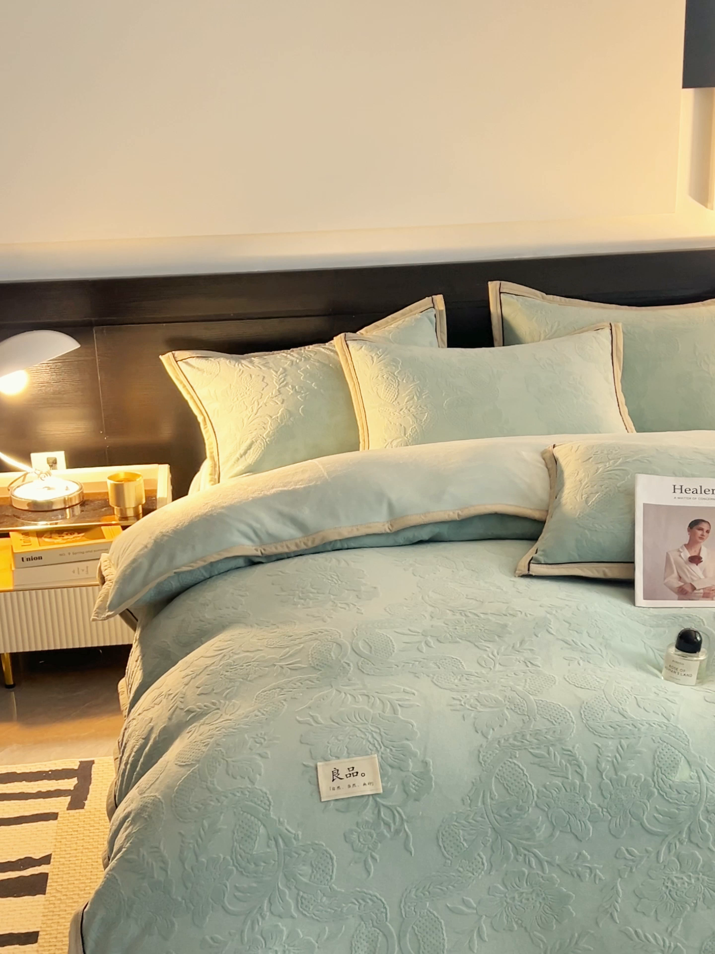 91家纺网 家纺一手货源 找家纺 恒爱家纺 2025新款牛奶绒纯色烂花四件套 雾绕山岚-抹茶绿