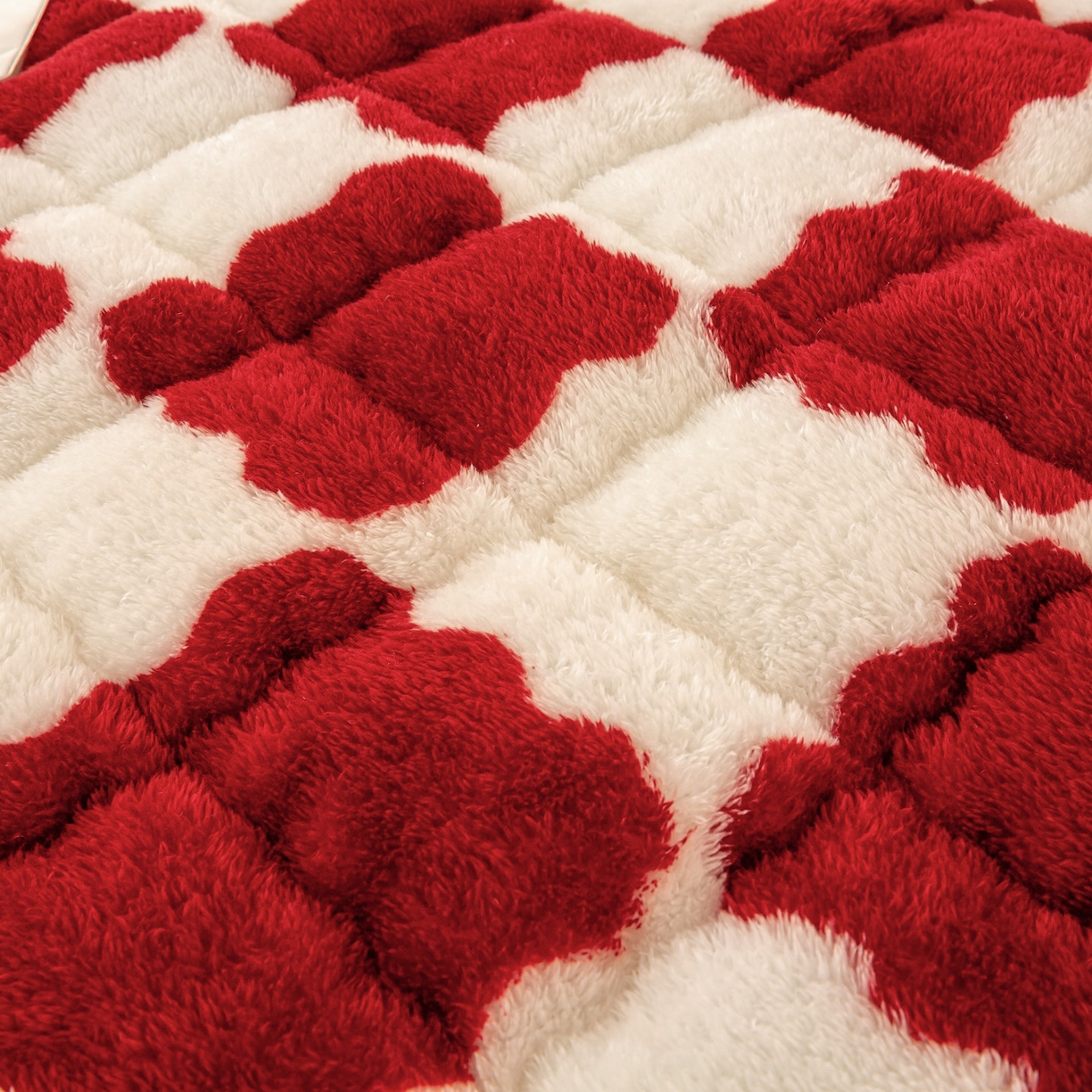 91家纺网 家纺一手货源 找家纺 眠势力 2025新款北极绒床垫加绒牛奶绒床褥子秋冬保暖珊瑚绒夹棉床护垫 棋盘格-海棠红