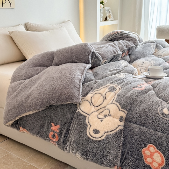 91家纺网 家纺一手货源 找家纺 畅销被业2025新款加厚保暖雪花绒冬被春秋被被子被芯（跨境）幸福小熊