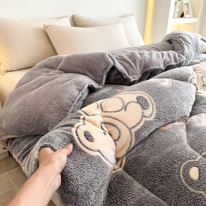 91家纺网 家纺一手货源 找家纺 畅销被业2025新款加厚保暖雪花绒冬被春秋被被子被芯（跨境）幸福小熊