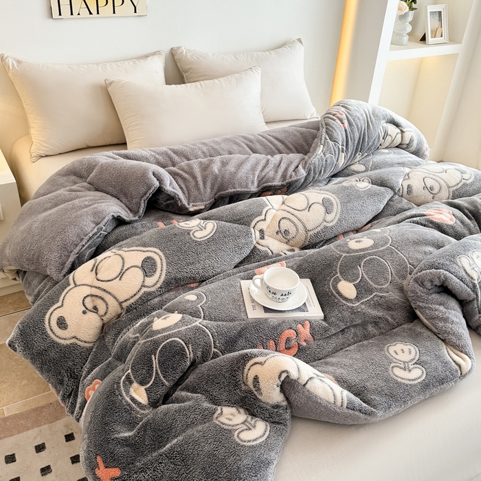 91家纺网 家纺一手货源 找家纺 畅销被业2025新款加厚保暖雪花绒冬被春秋被被子被芯（跨境）幸福小熊