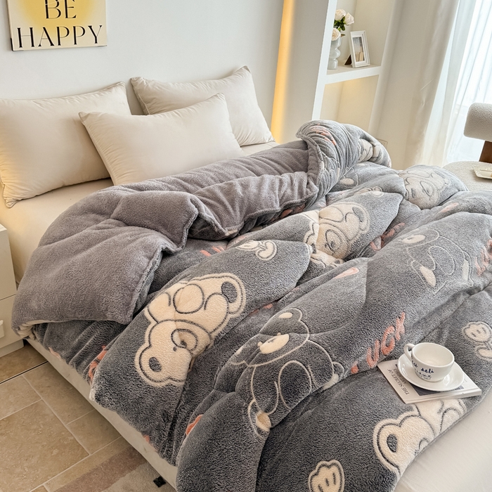91家纺网 家纺一手货源 找家纺 畅销被业2025新款加厚保暖雪花绒冬被春秋被被子被芯（跨境）幸福小熊