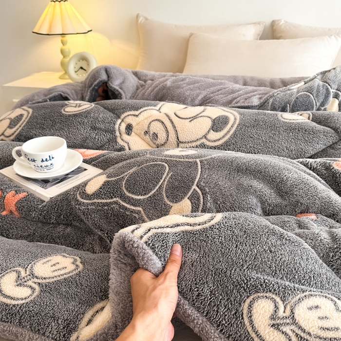 91家纺网 家纺一手货源 找家纺 畅销被业2025新款加厚保暖雪花绒冬被春秋被被子被芯（跨境）幸福小熊