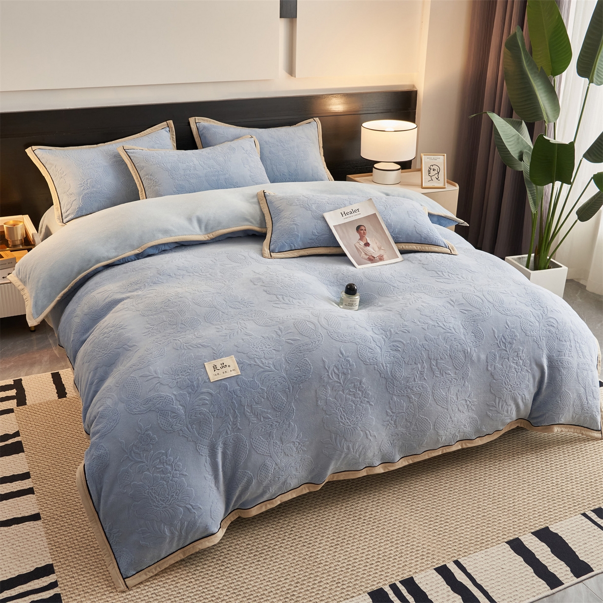 91家纺网 家纺一手货源 找家纺 恒爱家纺 2025新款牛奶绒纯色烂花四件套 雾绕山岚-天蓝