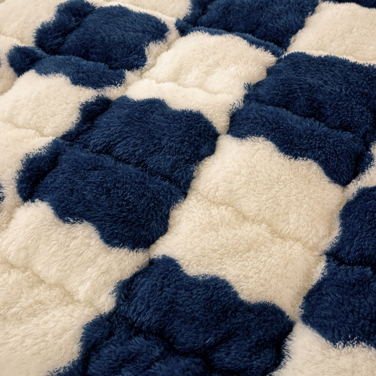 91家纺网 家纺一手货源 找家纺 眠势力 2025新款北极绒床垫加绒牛奶绒床褥子秋冬保暖珊瑚绒夹棉床护垫 棋盘格-海幽蓝