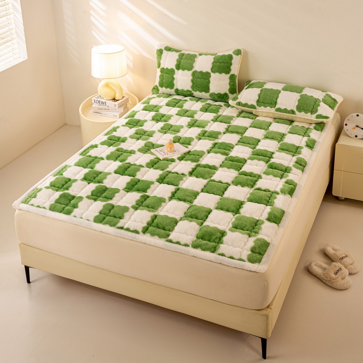 91家纺网 家纺一手货源 找家纺 眠势力 2025新款北极绒床垫加绒牛奶绒床褥子秋冬保暖珊瑚绒夹棉床护垫 棋盘格-嫩绿