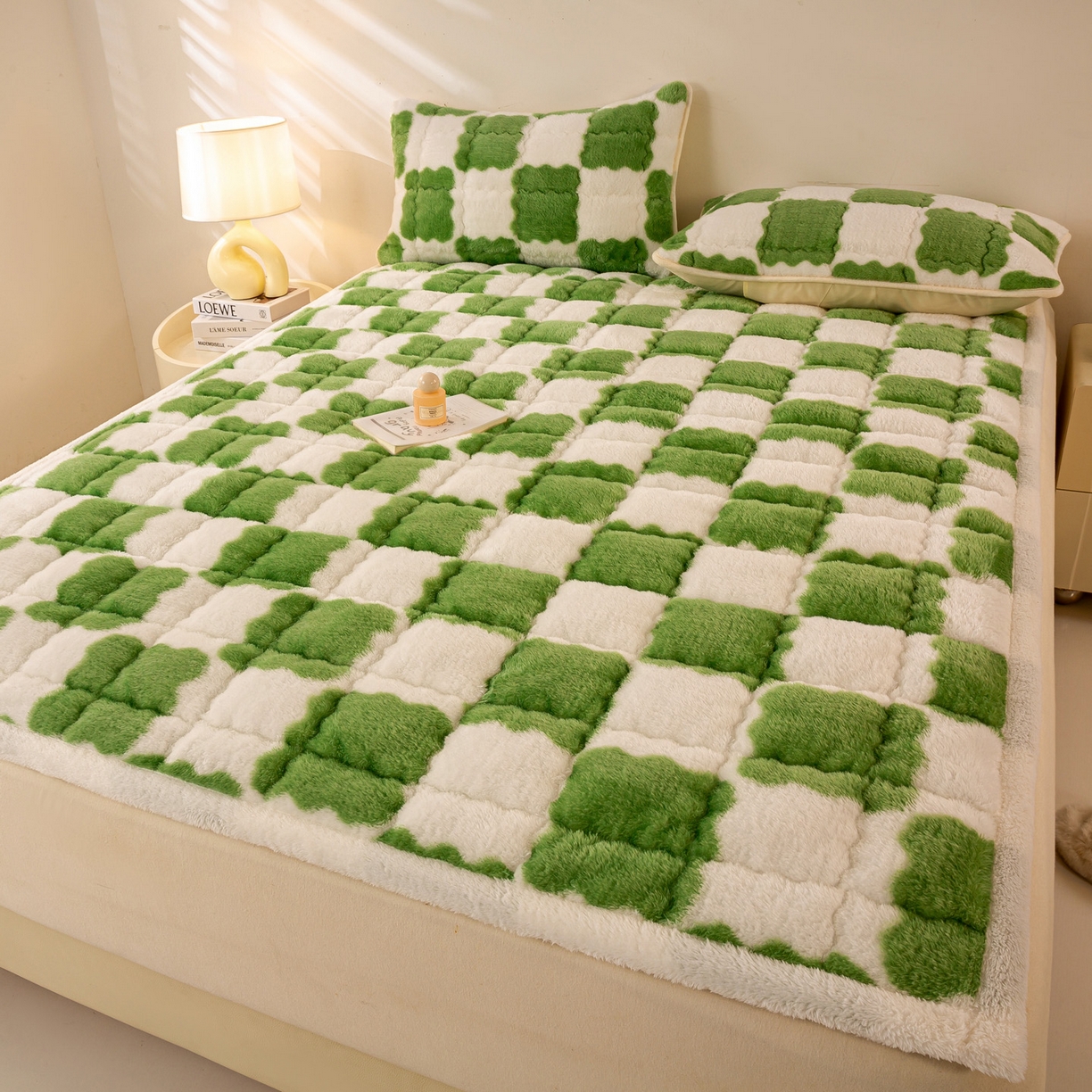 91家纺网 家纺一手货源 找家纺 眠势力 2025新款北极绒床垫加绒牛奶绒床褥子秋冬保暖珊瑚绒夹棉床护垫 棋盘格-嫩绿
