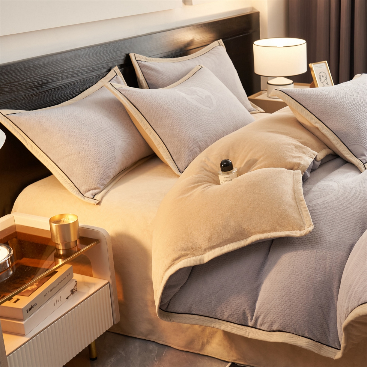 91家纺网 家纺一手货源 找家纺 恒爱家纺 2025新款牛奶绒纯色烂花四件套 郁金香-灰