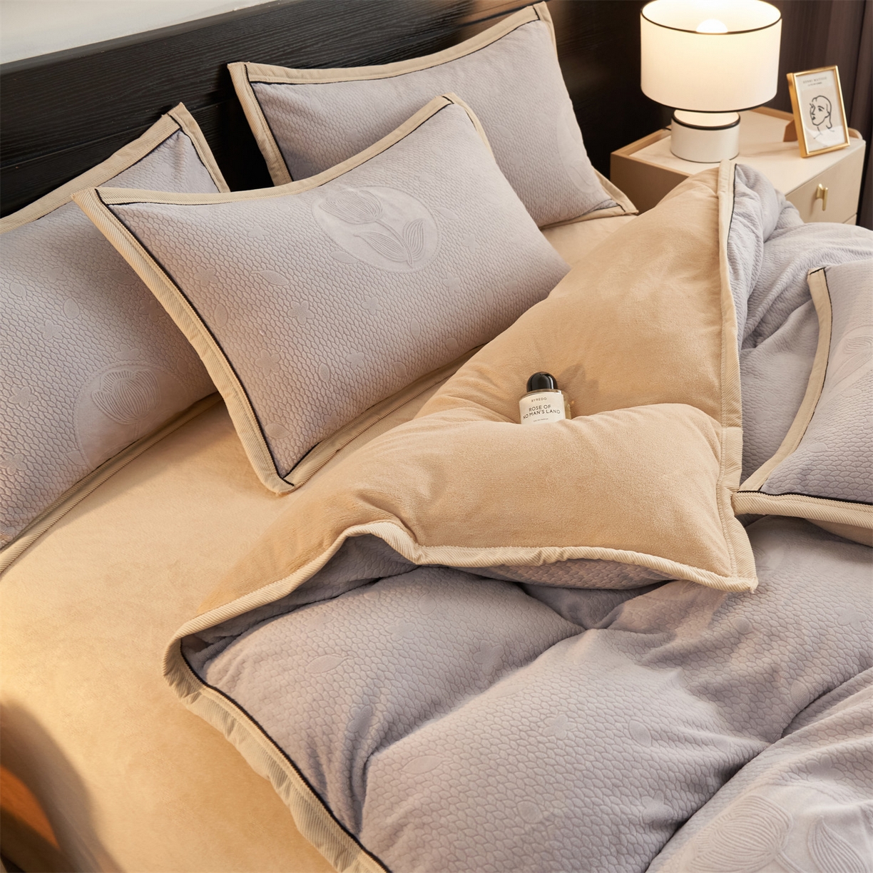 91家纺网 家纺一手货源 找家纺 恒爱家纺 2025新款牛奶绒纯色烂花四件套 郁金香-灰