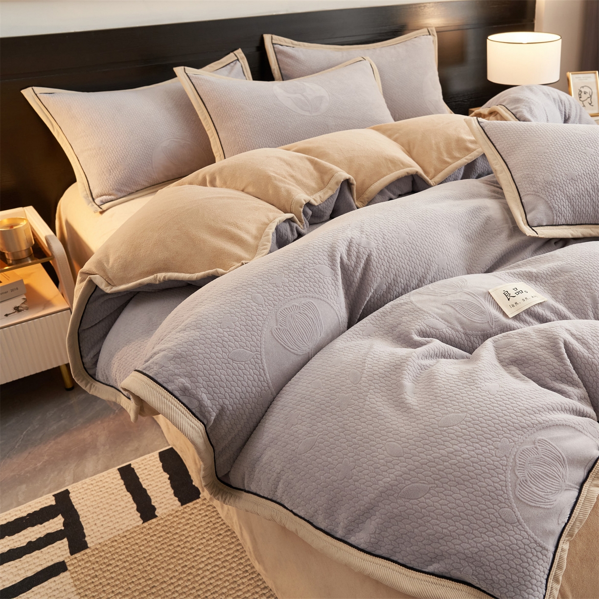 91家纺网 家纺一手货源 找家纺 恒爱家纺 2025新款牛奶绒纯色烂花四件套 郁金香-灰