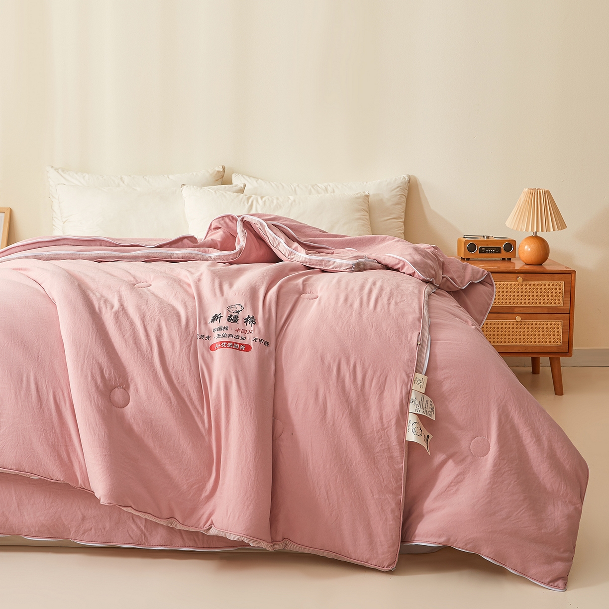 91家纺网 家纺一手货源 找家纺 逸居家纺 2025新款A类水洗棉立体边新疆棉花被子母被 新疆棉花子母被 温柔粉