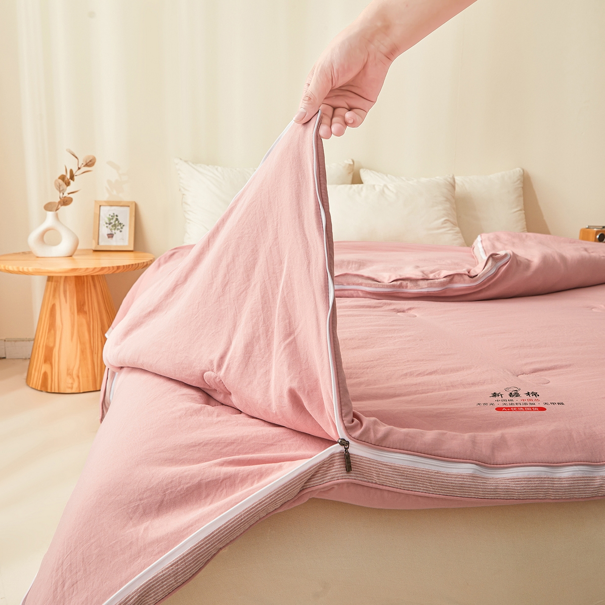 91家纺网 家纺一手货源 找家纺 逸居家纺 2025新款A类水洗棉立体边新疆棉花被子母被 新疆棉花子母被 温柔粉
