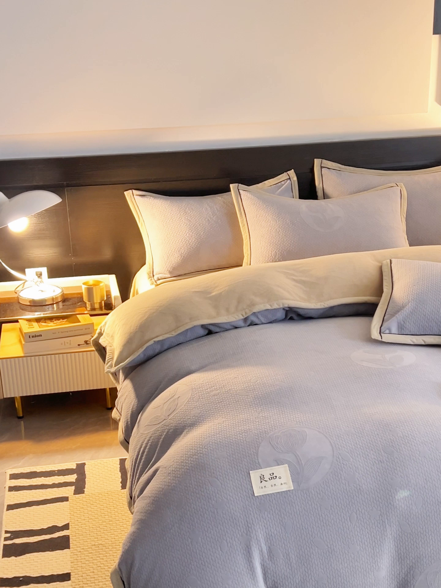 91家纺网 家纺一手货源 找家纺 恒爱家纺 2025新款牛奶绒纯色烂花四件套 郁金香-灰