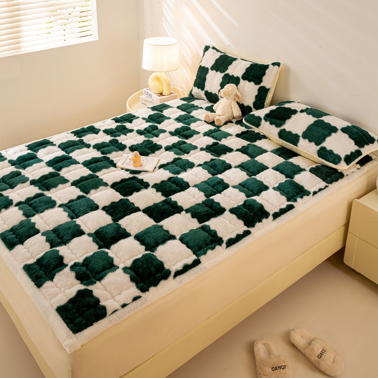 91家纺网 家纺一手货源 找家纺 眠势力 2025新款北极绒床垫加绒牛奶绒床褥子秋冬保暖珊瑚绒夹棉床护垫 棋盘格-青草绿