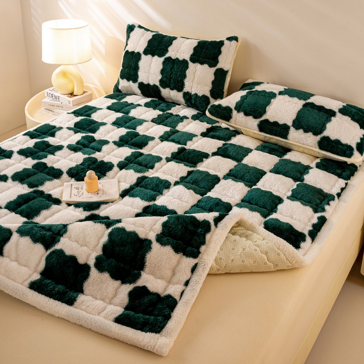 91家纺网 家纺一手货源 找家纺 眠势力 2025新款北极绒床垫加绒牛奶绒床褥子秋冬保暖珊瑚绒夹棉床护垫 棋盘格-青草绿