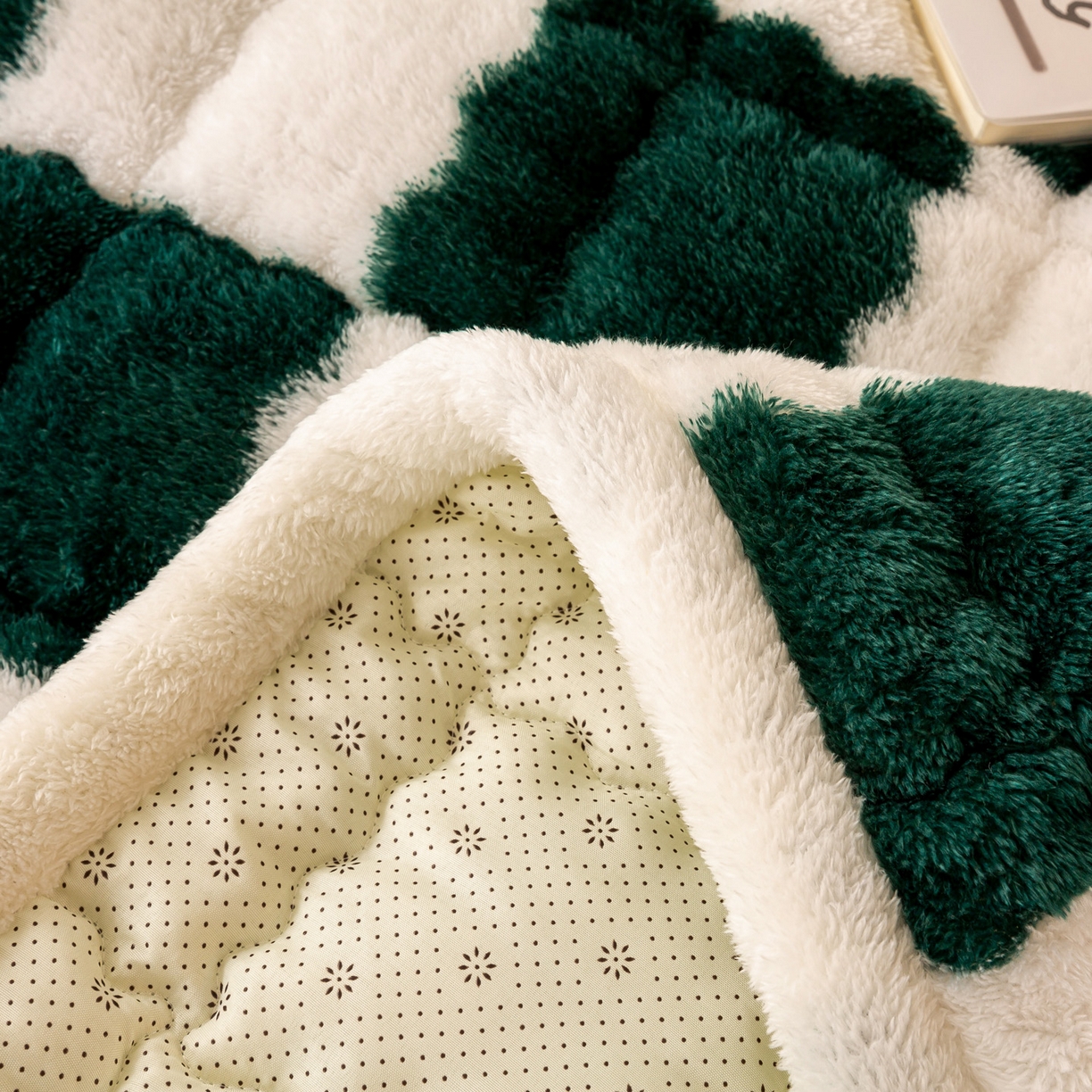 91家纺网 家纺一手货源 找家纺 眠势力 2025新款北极绒床垫加绒牛奶绒床褥子秋冬保暖珊瑚绒夹棉床护垫 棋盘格-青草绿