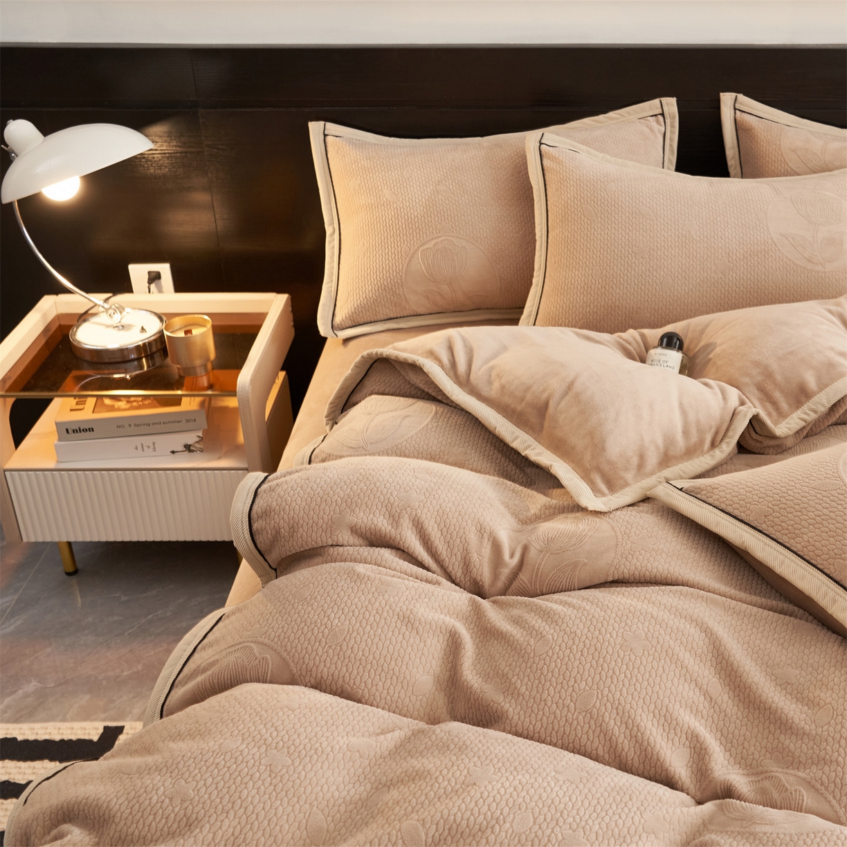 91家纺网 家纺一手货源 找家纺 恒爱家纺 2025新款牛奶绒纯色烂花四件套 郁金香-卡其