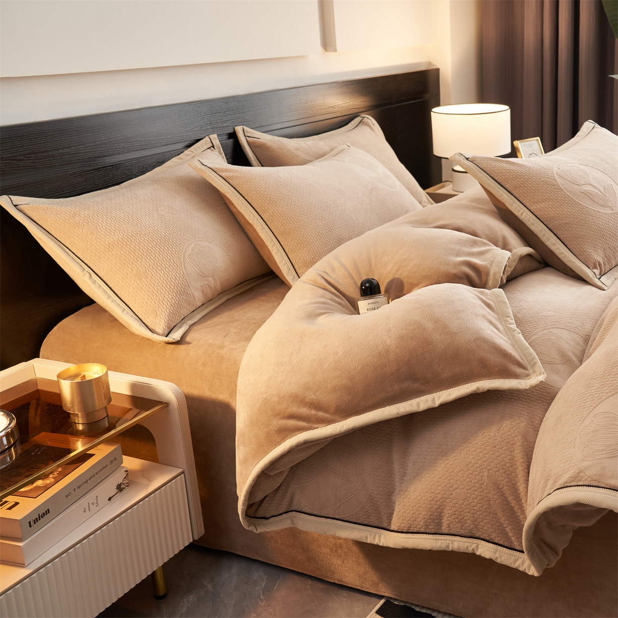 91家纺网 家纺一手货源 找家纺 恒爱家纺 2025新款牛奶绒纯色烂花四件套 郁金香-卡其