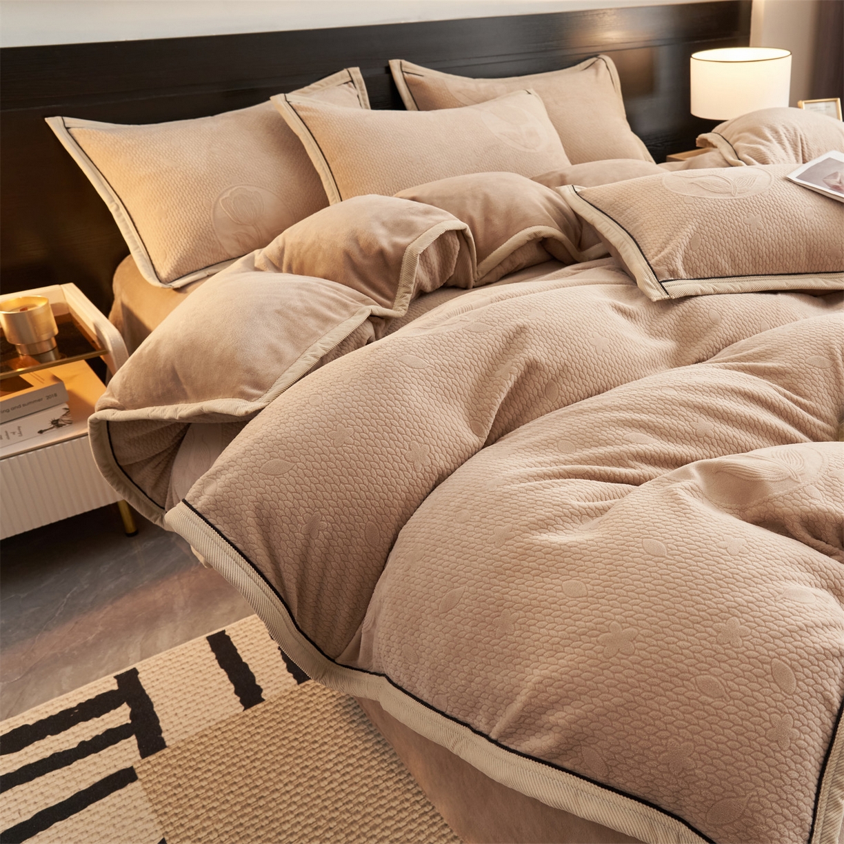 91家纺网 家纺一手货源 找家纺 恒爱家纺 2025新款牛奶绒纯色烂花四件套 郁金香-卡其