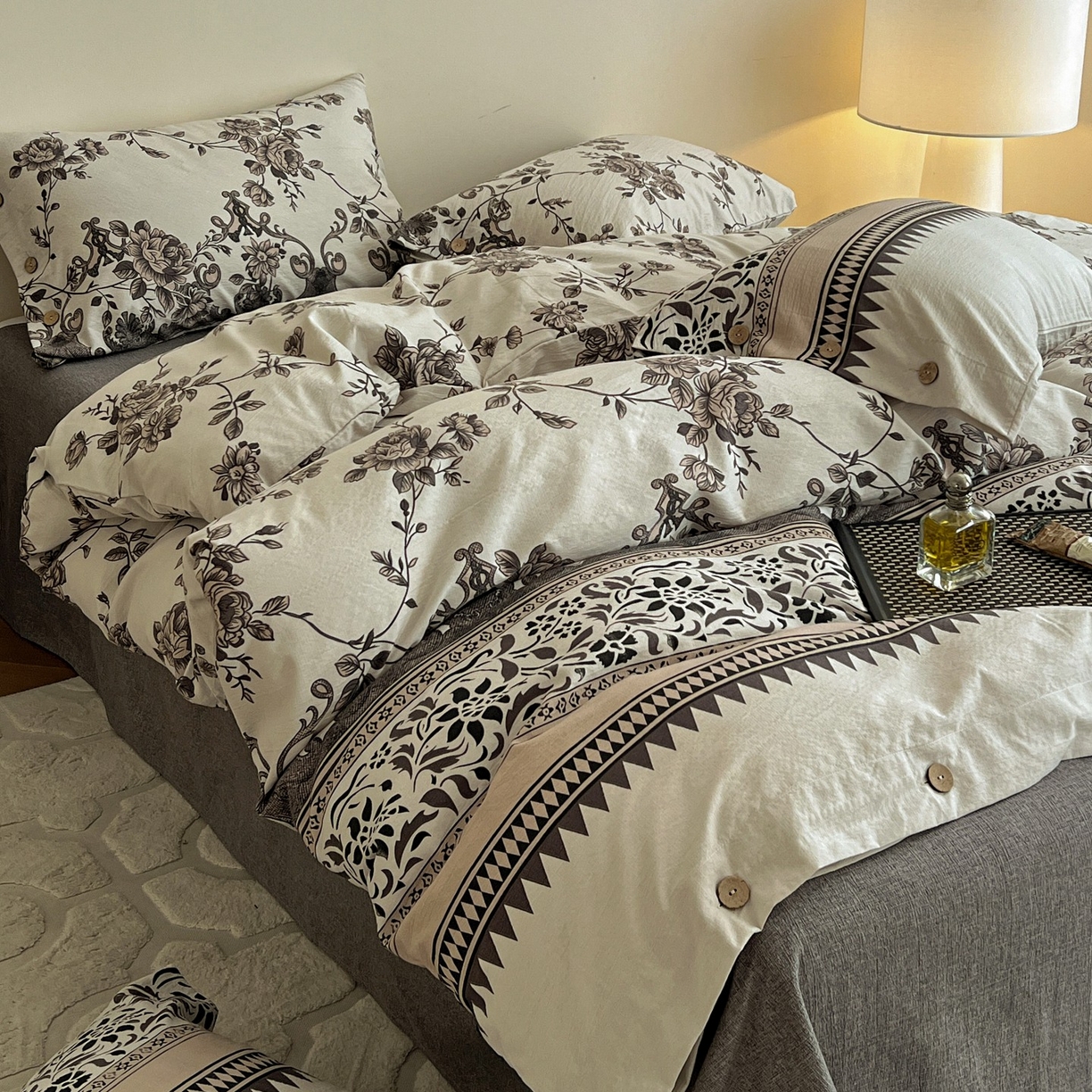 91家纺网 家纺一手货源 找家纺 梦纤绒 2025新款亚麻纽扣款四件套 粉黛