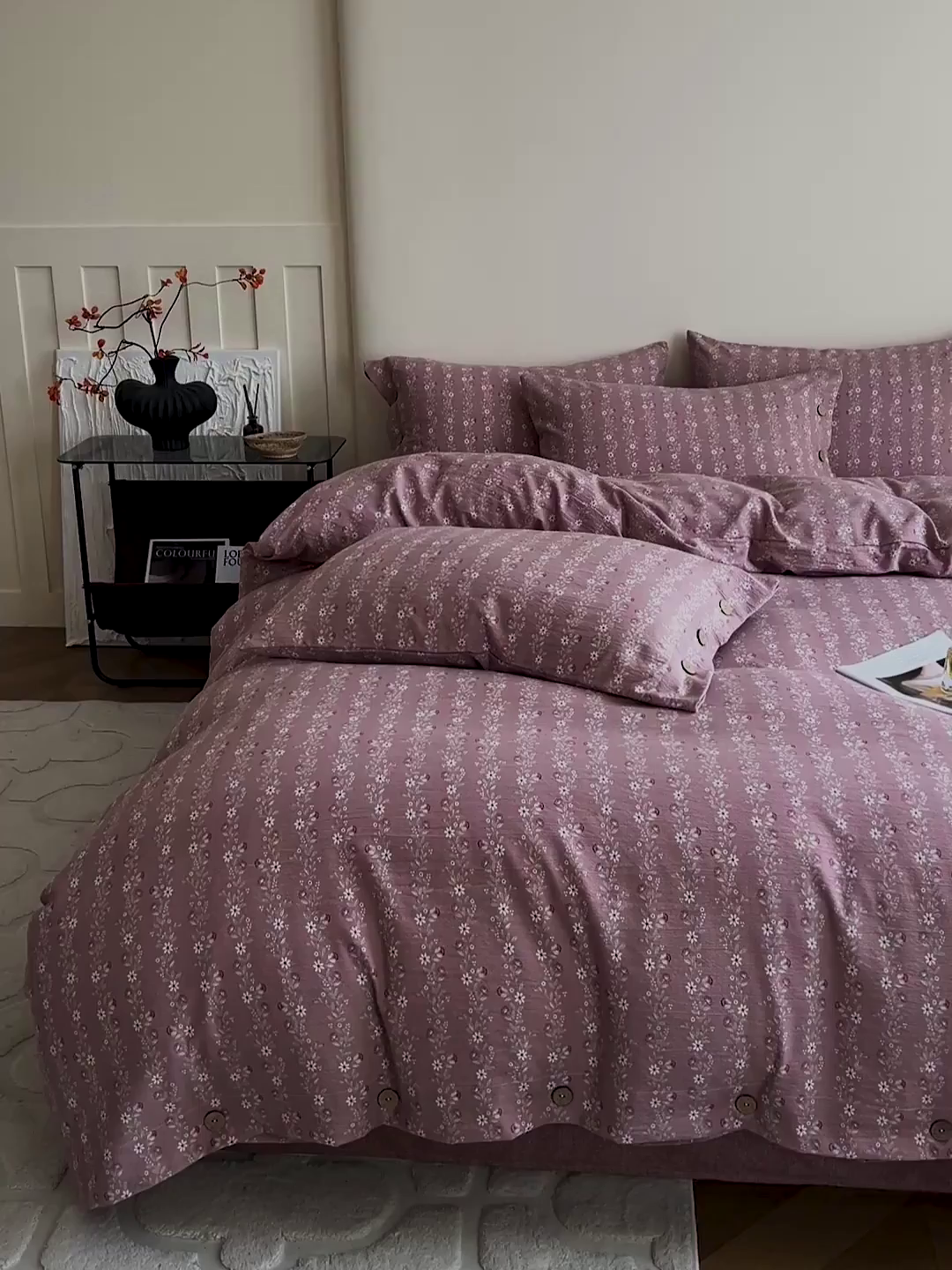 91家纺网 家纺一手货源 找家纺 梦纤绒 2025新款亚麻纽扣款四件套 复古红