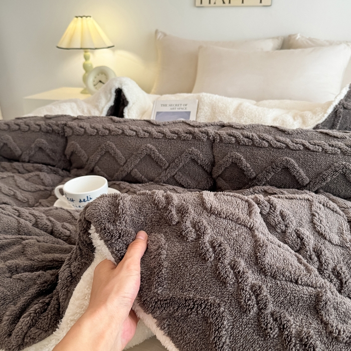 91家纺网 家纺一手货源 找家纺 （总）畅销被业 2025新款塔芙绒冬被