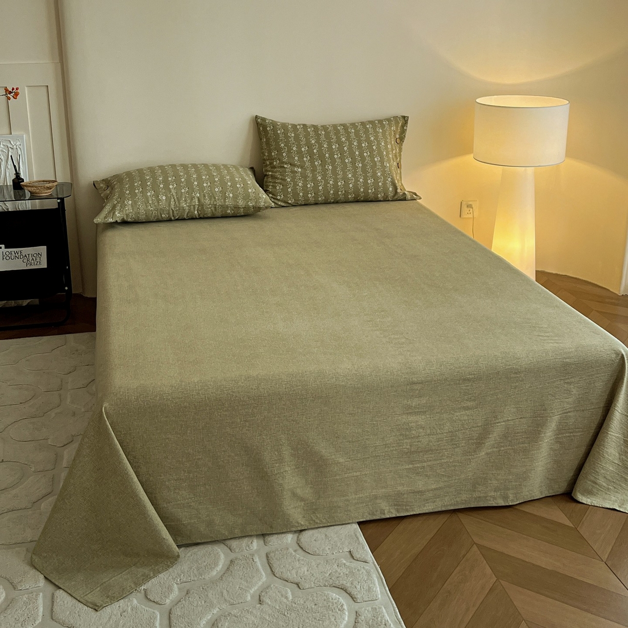 91家纺网 家纺一手货源 找家纺 梦纤绒 2025新款亚麻纽扣款四件套 复古绿