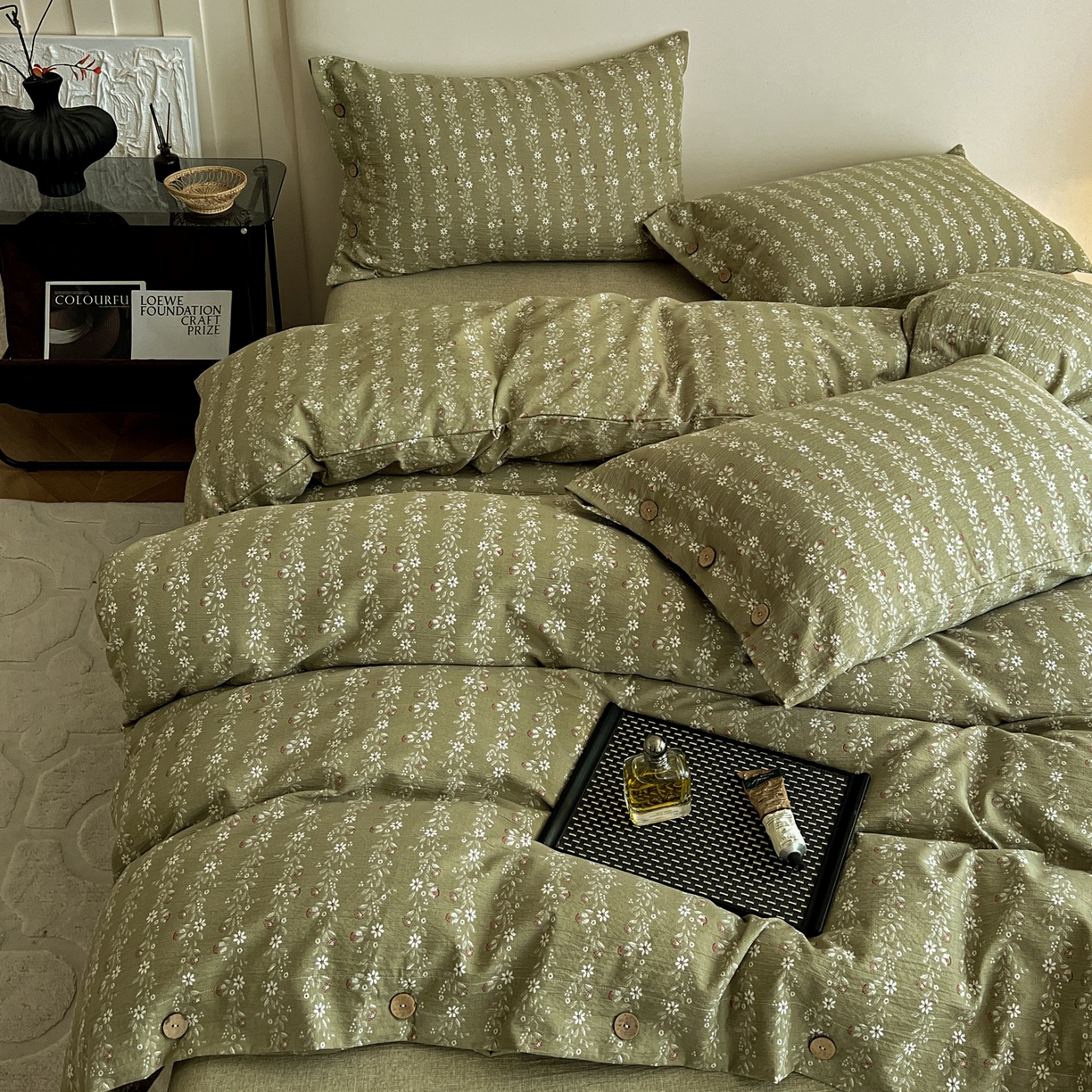 91家纺网 家纺一手货源 找家纺 梦纤绒 2025新款亚麻纽扣款四件套 复古绿