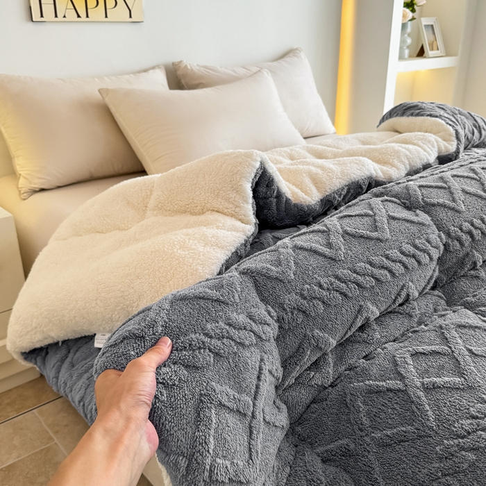 91家纺网 家纺一手货源 找家纺 畅销被业 2025新款塔芙绒冬被 塔芙绒-高级灰