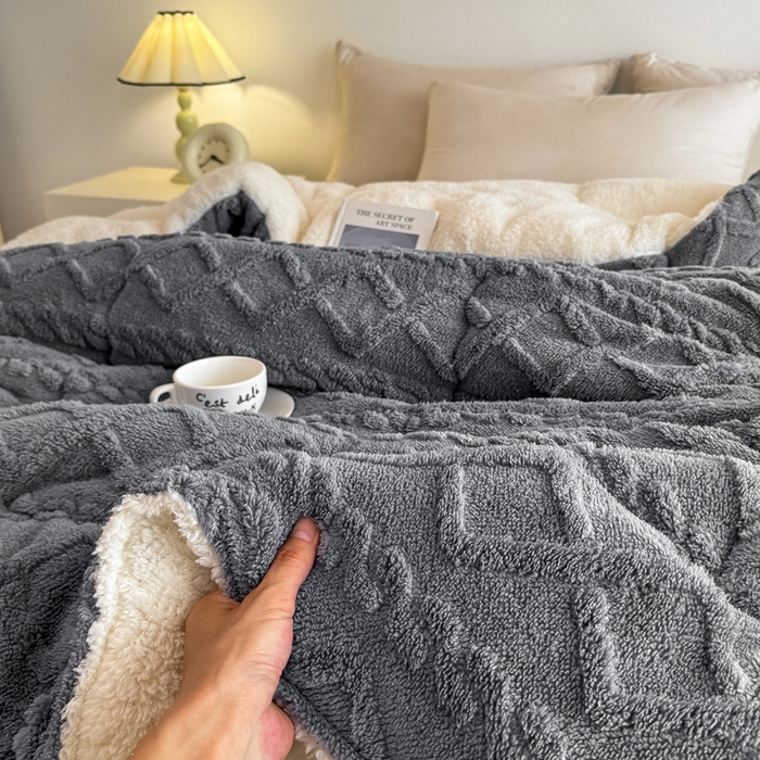91家纺网 家纺一手货源 找家纺 畅销被业 2025新款塔芙绒冬被 塔芙绒-高级灰