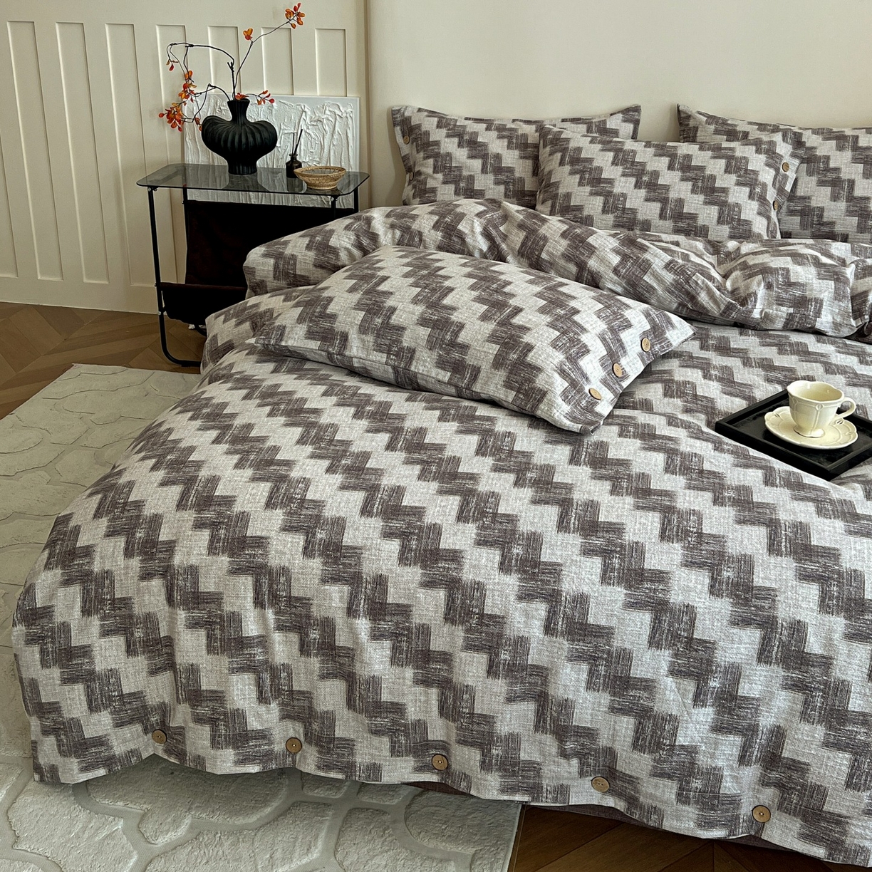 91家纺网 家纺一手货源 找家纺 梦纤绒 2025新款亚麻纽扣款四件套 格律