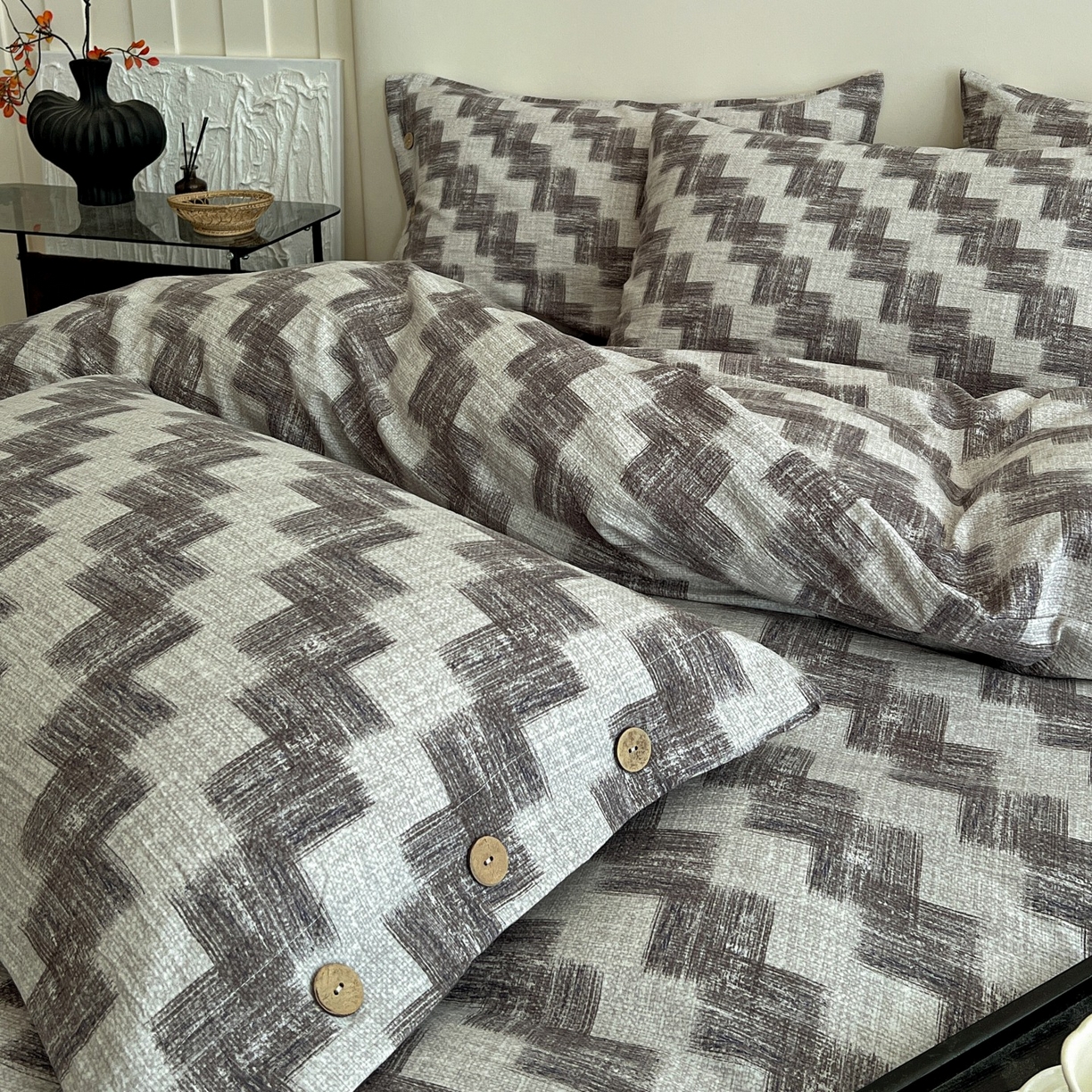 91家纺网 家纺一手货源 找家纺 梦纤绒 2025新款亚麻纽扣款四件套 格律