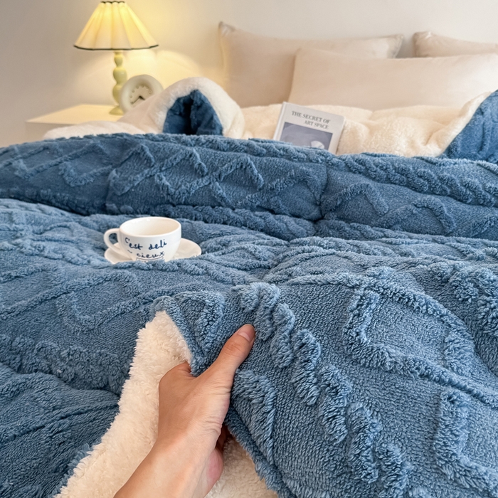 91家纺网 家纺一手货源 找家纺 畅销被业 2025新款塔芙绒冬被 塔芙绒-蓝色