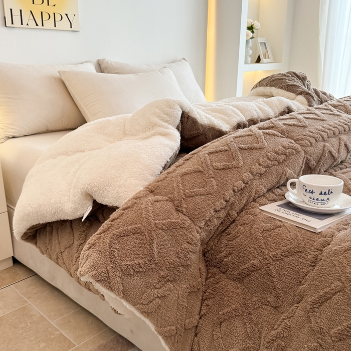 91家纺网 家纺一手货源 找家纺 畅销被业 2025新款塔芙绒冬被 塔芙绒-深咖