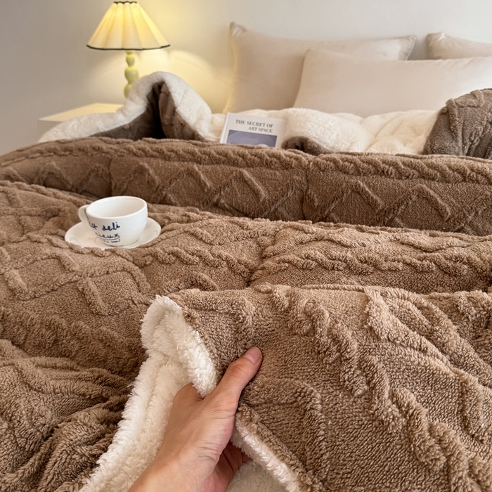 91家纺网 家纺一手货源 找家纺 畅销被业 2025新款塔芙绒冬被 塔芙绒-深咖