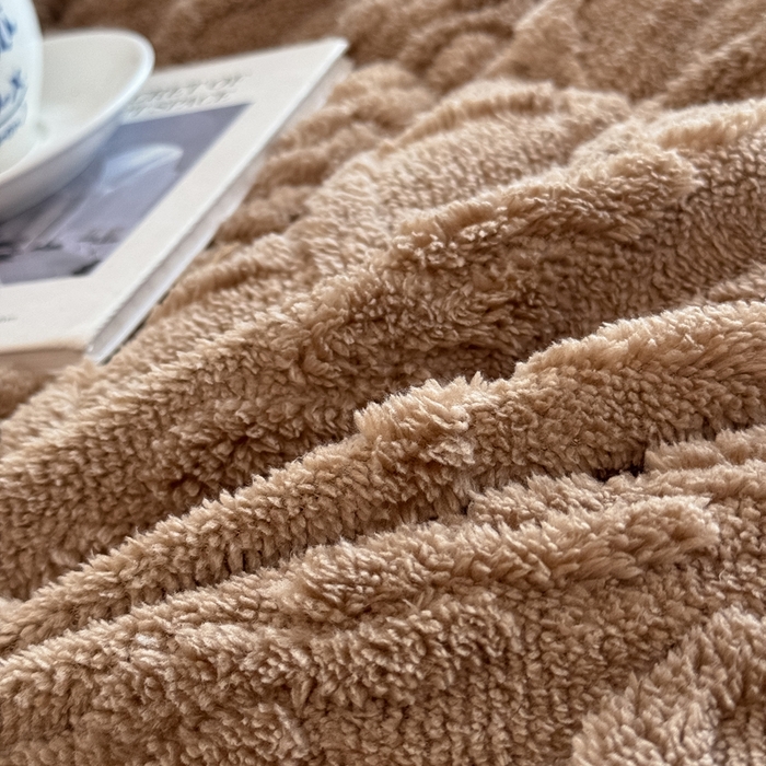 91家纺网 家纺一手货源 找家纺 畅销被业 2025新款塔芙绒冬被 塔芙绒-深咖