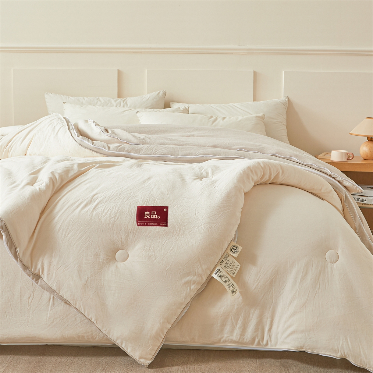 91家纺网 家纺一手货源 找家纺 逸居家纺 2025新款A类水洗棉立体边良品大豆被子母被 良品大豆子母被-白拼咖