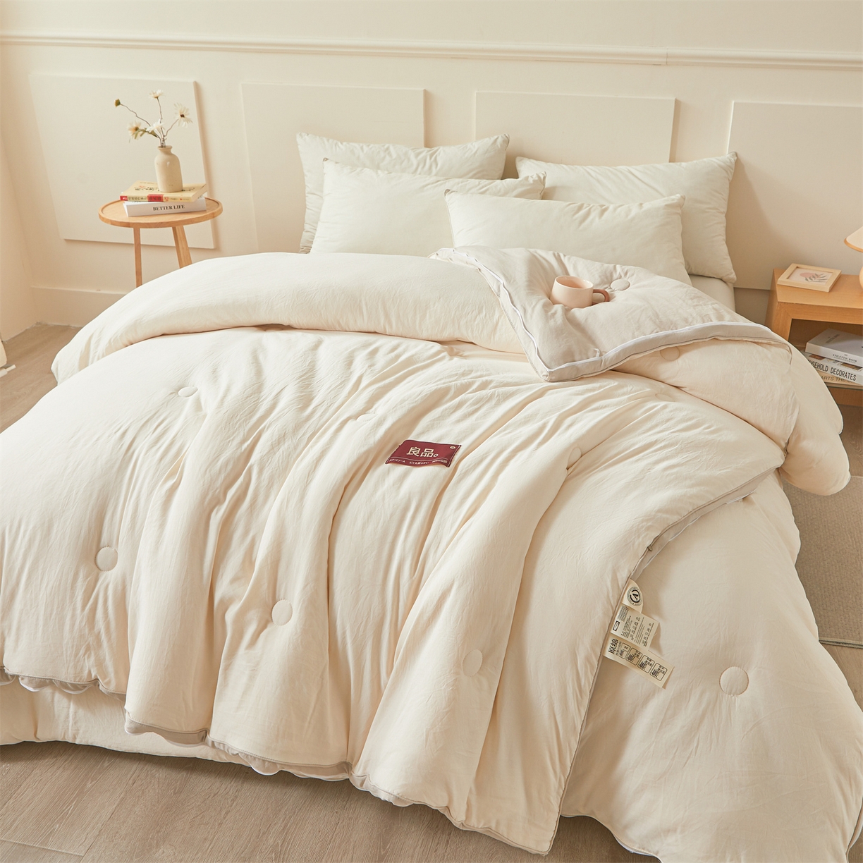 91家纺网 家纺一手货源 找家纺 逸居家纺 2025新款A类水洗棉立体边良品大豆被子母被 良品大豆子母被-白拼咖