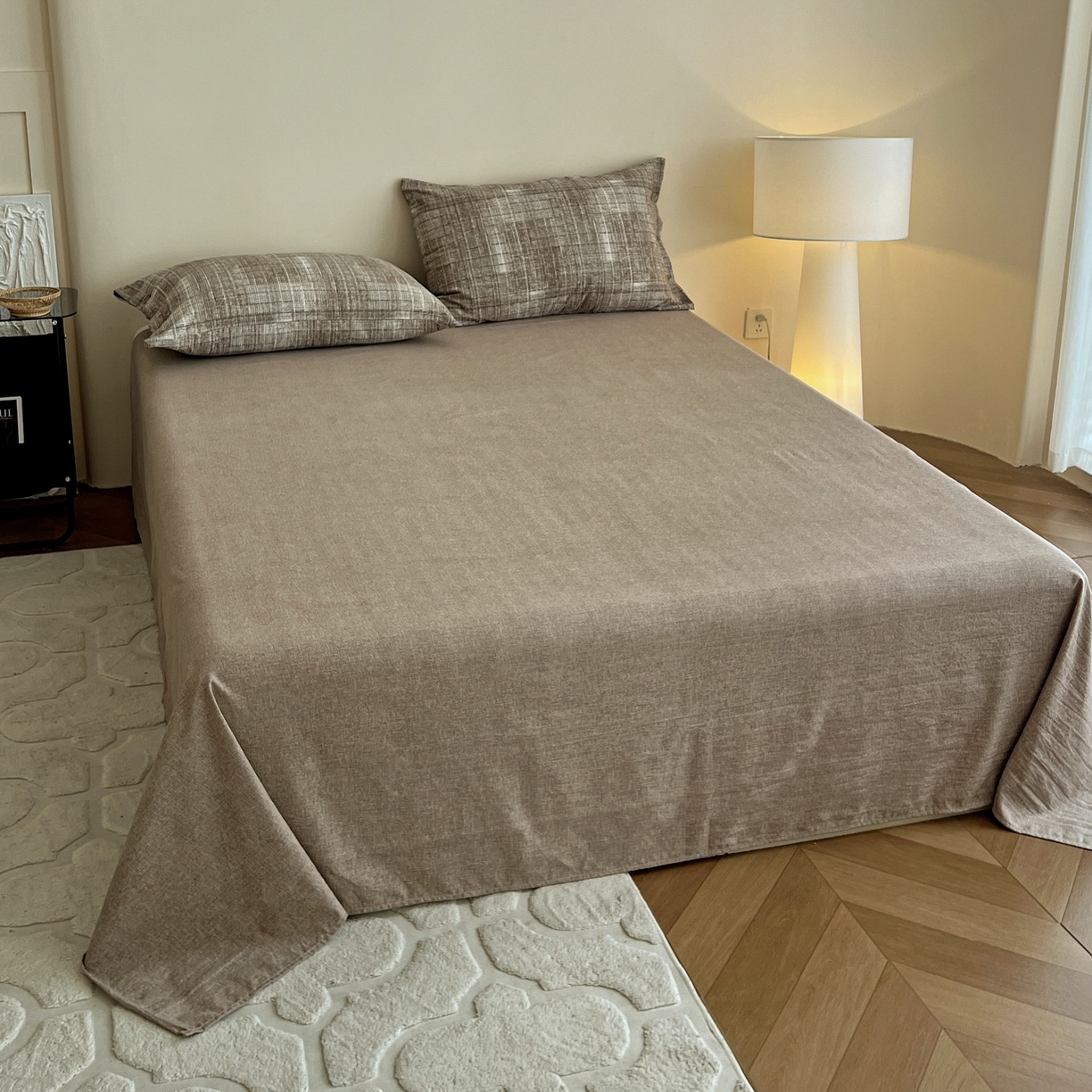 91家纺网 家纺一手货源 找家纺 梦纤绒 2025新款亚麻纽扣款四件套 流光咖