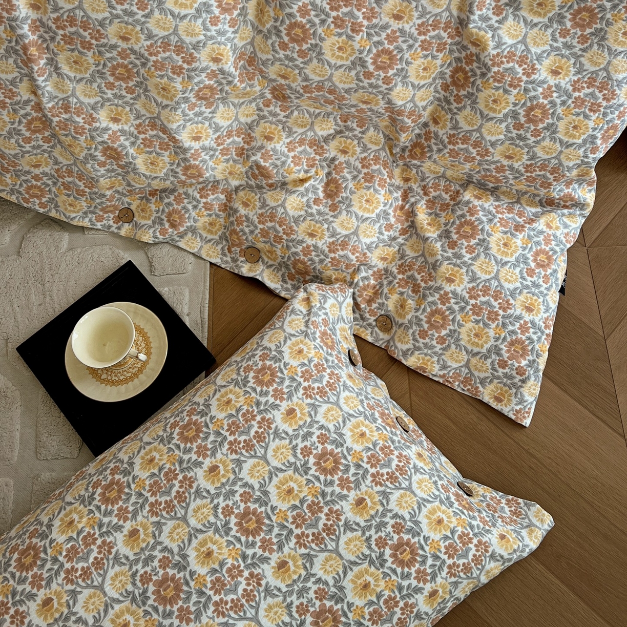 91家纺网 家纺一手货源 找家纺 梦纤绒 2025新款亚麻纽扣款四件套 洛神