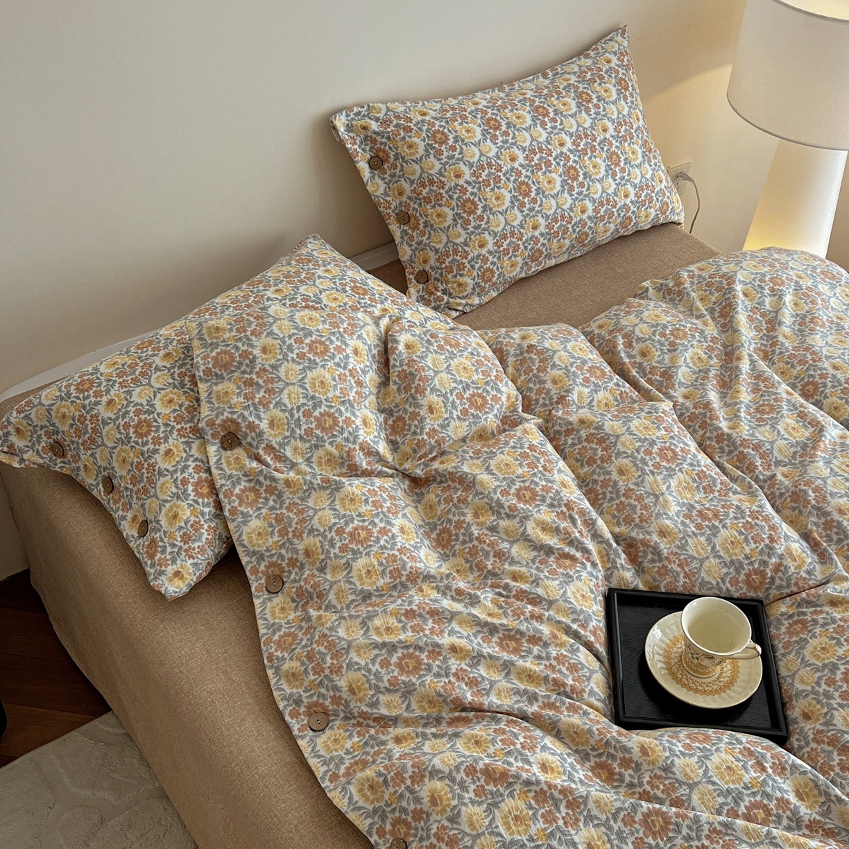 91家纺网 家纺一手货源 找家纺 梦纤绒 2025新款亚麻纽扣款四件套 洛神