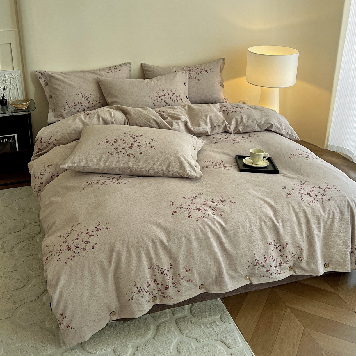 91家纺网 家纺一手货源 找家纺 梦纤绒 2025新款亚麻纽扣款四件套 梅花洛