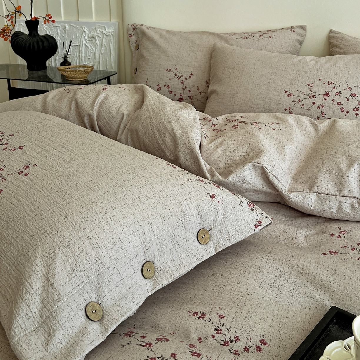 91家纺网 家纺一手货源 找家纺 梦纤绒 2025新款亚麻纽扣款四件套 梅花洛