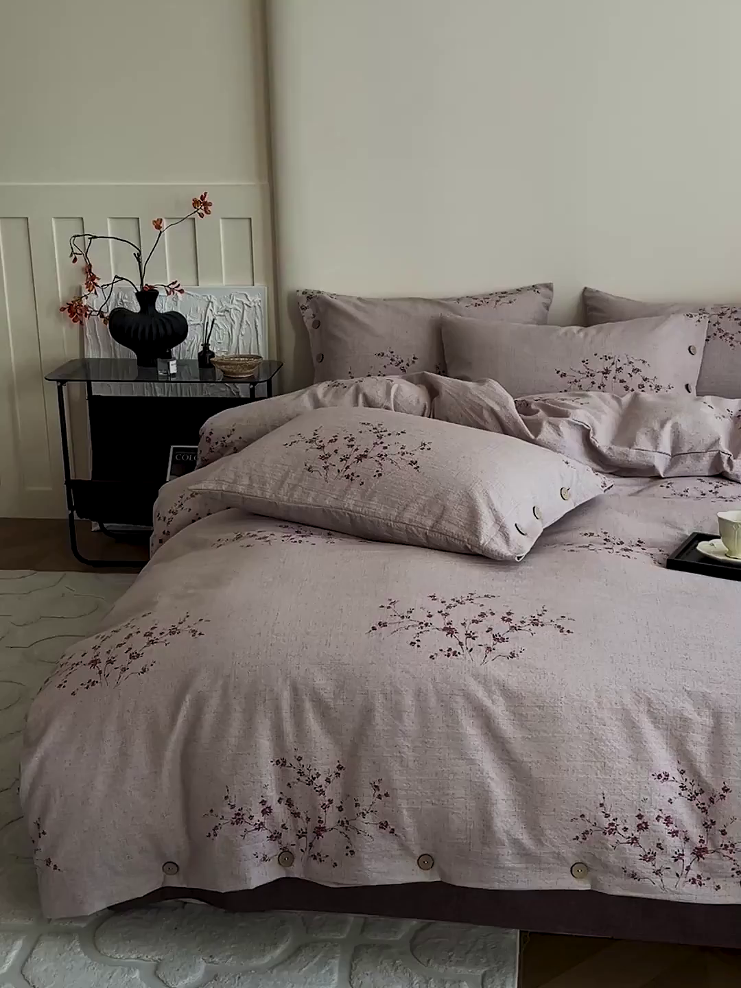 91家纺网 家纺一手货源 找家纺 梦纤绒 2025新款亚麻纽扣款四件套 梅花洛