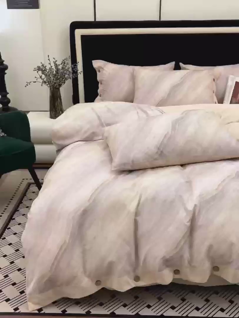 91家纺网 家纺一手货源 找家纺 未来家居 2025秋冬新款全棉加厚磨毛纽扣工艺四件套 烟云灰