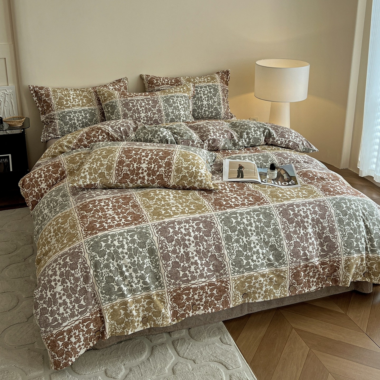 91家纺网 家纺一手货源 找家纺 梦纤绒 2025新款亚麻纽扣款四件套 美好时光