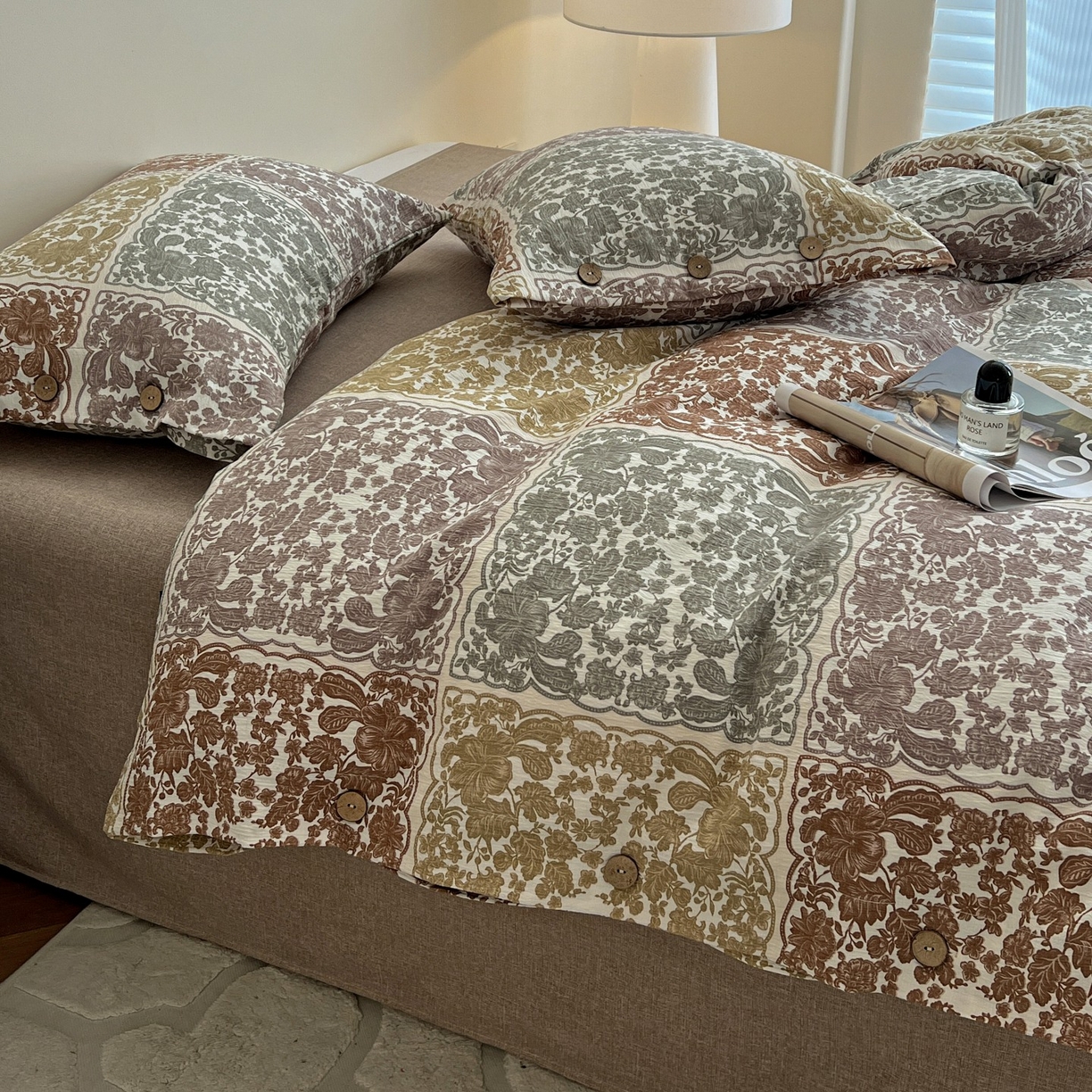 91家纺网 家纺一手货源 找家纺 梦纤绒 2025新款亚麻纽扣款四件套 美好时光