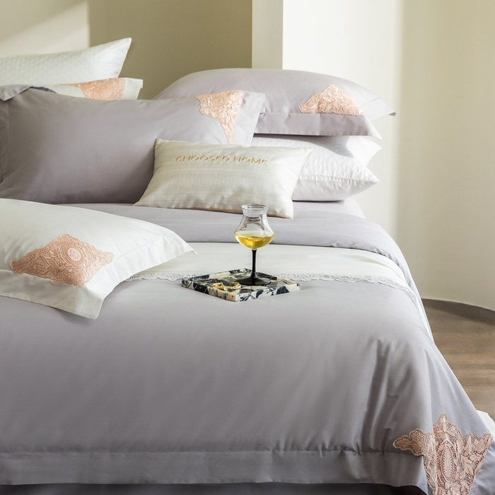 91家纺网 家纺一手货源 找家纺 初拾 2025新款100s全棉“精致”蕾丝花边四件套—嘉柏丽尔  嘉柏丽尔-气质灰